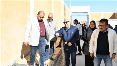وفد القابضة لمياه الشرب يتابع مشروعات حياة كريمة بدمياط