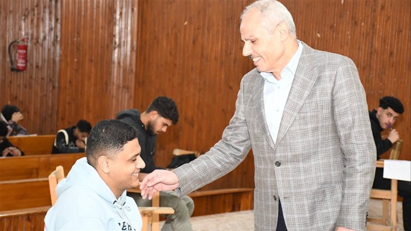 رئيس جامعة القناة