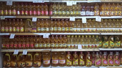 يبدأ بـ46 جنيها، تعرف على أسعار الزيوت بالمجمعات الاستهلاكية