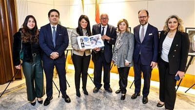 المشاط ونائب رئيس بنك الاستثمار الأوروبي يطلقان كتابا يوثق شراكتهما الاستراتيجية