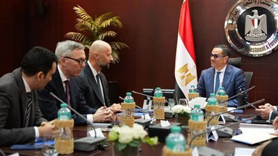 حسن الخطيب يناقش مع رئيس 