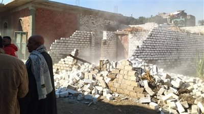 إزالة 26 حالة تعد واسترداد 12 فدانًا خلال حملة إزالات بأسيوط