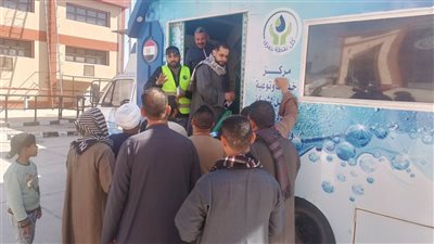 مياه الشرب بسوهاج تدفع بخدمة عملاء متنقلة للتعاقد على الوصلات المنزلية 