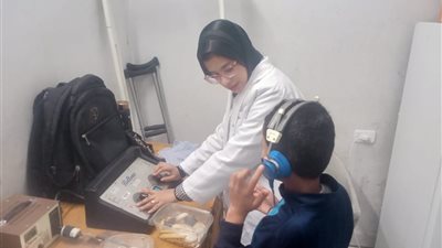 طب سوهاج تطلق قافلة طبية علاجية بحي الكوثر