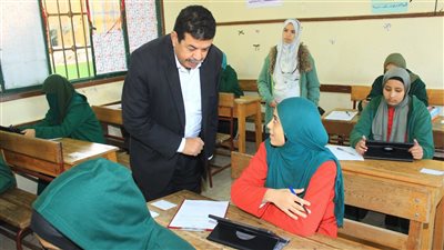 مدير تعليم سوهاج يتابع امتحانات نهاية الفصل الدراسي الأول لصفوف النقل