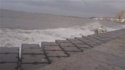 استمرار فتح بوغاز ميناء الإسكندرية رغم سوء الأحوال الجوية 