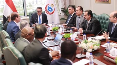 وزير الصحة يبحث مع وفد المعهد الدولي للقاحات توطين إنتاج الأمصال في مصر