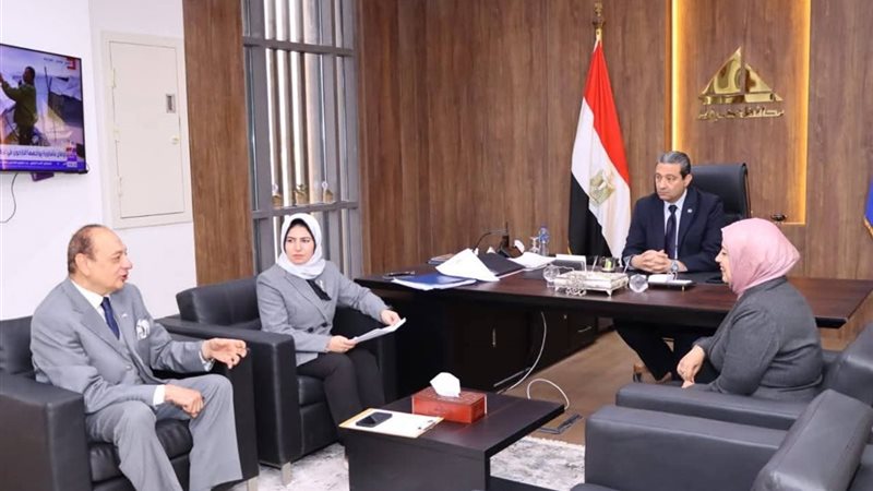 محافظ دمياط يستقبل
