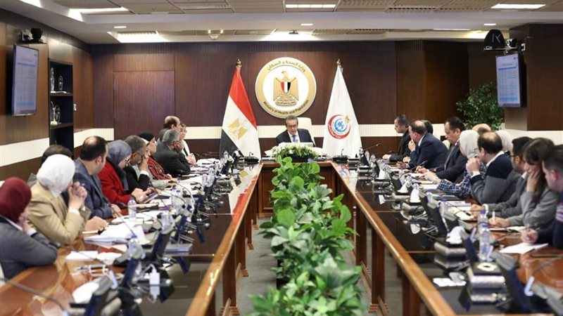 اجتماع وزير الصحة
