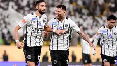 الشباب يقلب تأخره إلى انتصار درامي أمام نيوم في الدوري السعودي
