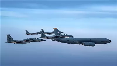 6 طائرات تزويد بالوقود أمريكية تغادر قاعدة قطر وإيران تغلق كامل مجالها الجوي