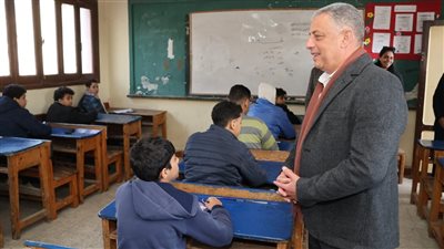 محافظ الإسماعيلية يوجه بتكثيف حملات النظافة ورفع الإشغالات بمحيط لجان امتحانات الشهادة الاعدادية (صور)