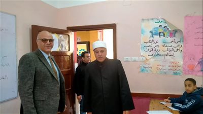 محافظ القليوبية يتفقد لجان امتحانات الشهادتين الابتدائية والإعدادية الأزهرية