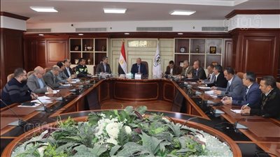 بحث طلبات سائقي أجرة لتبادل خطوط السير وتشغيل موقف الشرق في بني سويف