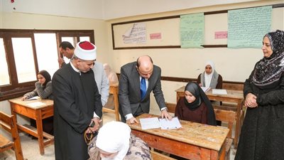 محافظ كفر الشيخ يتفقد لجان امتحانات الشهادة الإعدادية الأزهرية (صور)