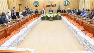 محافظ المنوفية يسلم مساعدات مالية وعينية لـ 80 حالة إنسانية وذوي الهمم