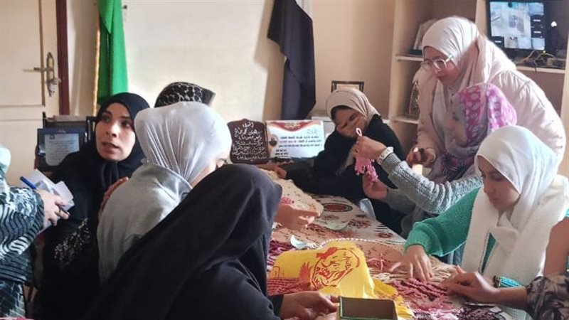 ورشة فن المكرميات،