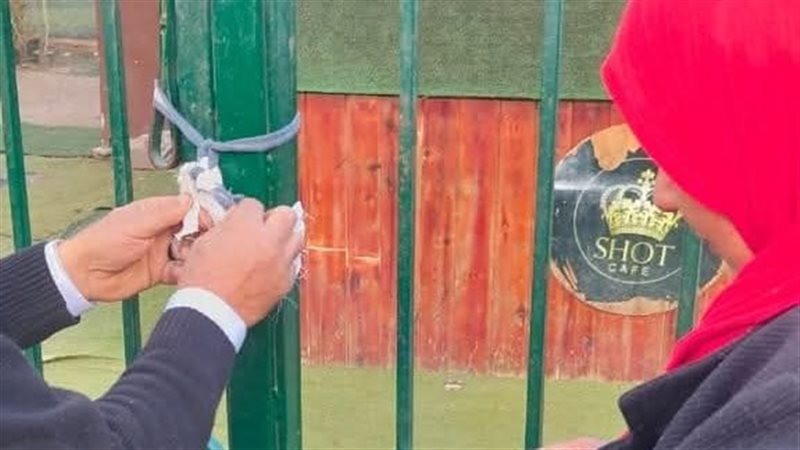 غلق محلات فى حي شرق