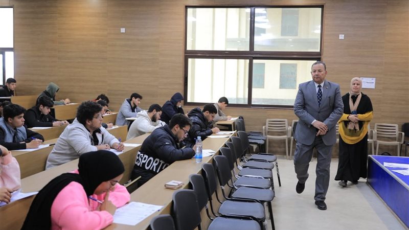 تفقد الاختبارات بجامعة