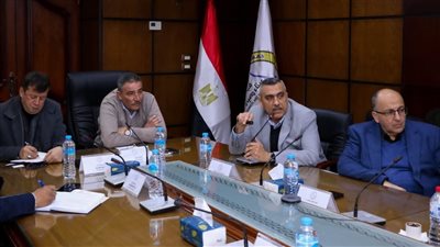 ميناء دمياط يناقش تطوير الطرق المؤدية للميناء لتعزيز السيولة المرورية ودعم النشاط الملاحي