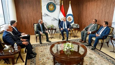 وزير البترول يتابع مع مسئولي 