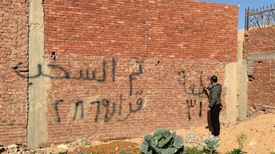 سحب واسترداد قطع أراضي مخالفة بحدائق أكتوبر