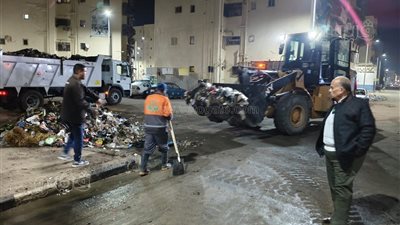 رئيس شركة النظافة ببورسعيد يفاجئ حي الزهور بزيارة ميدانية (صور)