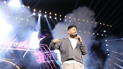 تامر حسني يوقف حفله بمدينتي بسبب شيرين ويقدم رسالة دعم لها من نوع خاص (فيديو)