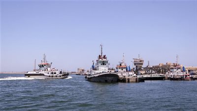 ميناء دمياط يستقبل 18 سفينة ويودع 9 خلال 24 ساعة 
