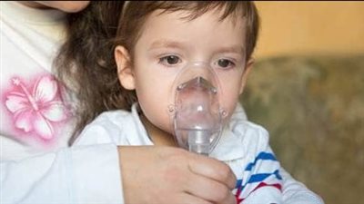 طرق التعامل مع طفلك مريض الحساسية فى أتربة الجو