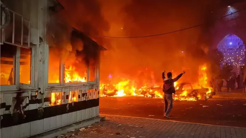 النيران تشتعل جراء