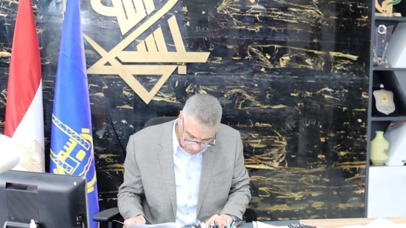 محافظ أسوان اللواء