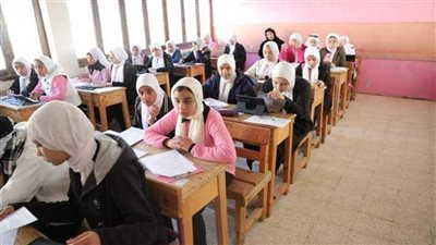 طلاب الشهادة الإعدادية بالقليوبية يؤدون اليوم امتحان اللغة الانجليزية 