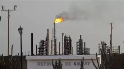 لأول مرة في تاريخها، فنزويلا توقع عقدا لتصدير الغاز المسال