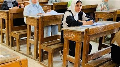 83 ألف طالب بالشهادة الإعدادية في أسيوط يؤدون اليوم امتحاني الإنجليزي والهندسة 