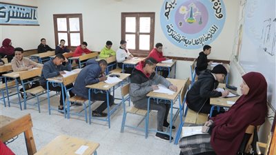 أكثر من 5 آلاف طالب بالشهادة الإعدادية بالوادي الجديد يؤدون امتحان الدراسات الاجتماعية 