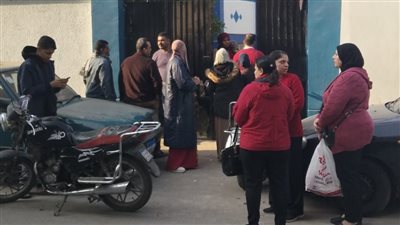 تكثيفات أمنية أمام بوابات لجان امتحانات الشهادة الإعدادية بأسيوط (فيديو) 