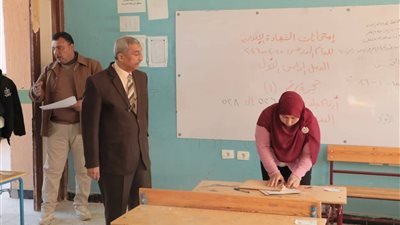وكيل التعليم بالوادي الجديد لطلاب الشهادة الإعدادية: اقرأوا الأسئلة بتأنٍّ ودونوا الإجابات بوضوح 
