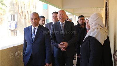 محافظ القاهرة يتفقد لجان الشهادة الإعدادية (صور)