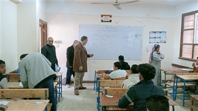  تعليم أسيوط يتفقد لجان امتحانات الإعدادية ويشدد على حظر دخول الهواتف وسماعات البلوتوث