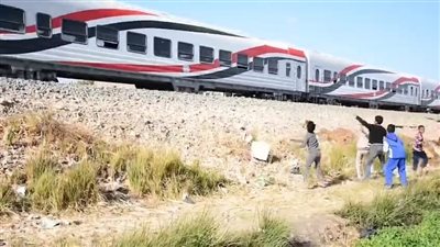 وزارة النقل تحذر من مخاطر رشق القطارات وتناشد المواطنين بالمساهمة في التوعية