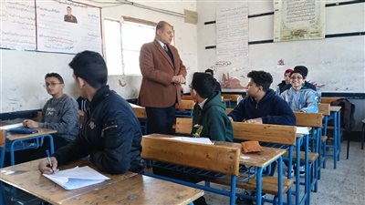 تفاصيل جولة وكيل التعليم بقنا على لجان امتحانات الشهادة الإعدادية 