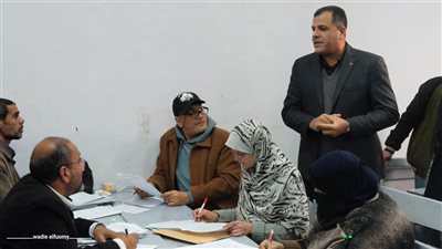 مدير تعليم دمياط يتابع أعمال تصحيح الشهادة الإعدادية ويؤكد الالتزام بالدقة والشفافية