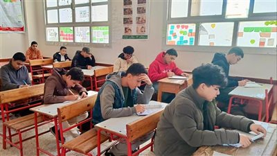 جدل واسع في أول أيام امتحانات الشهادة الإعدادية.. إلغاء 3 أسئلة من امتحان العربي بالمنوفية.. وشكاوي متكررة من صعوبة أسئلة «MCQ».. غرف عمليات بالمديريات لرصد الشكاوى 