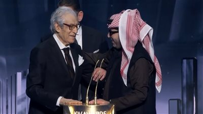 Joy Awards بالرياض يمنح فاروق حسني جائزة الإنجاز مدى الحياة 
