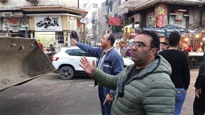 محلية دمياط تفرض السيطرة وترفع الإشغالات بسوقي الحسبة والسمك