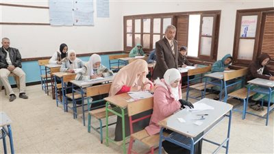  تعليم الوادي الجديد: طلاب الشهادة الإعدادية يؤدون امتحان الإنجليزي بدون معوقات