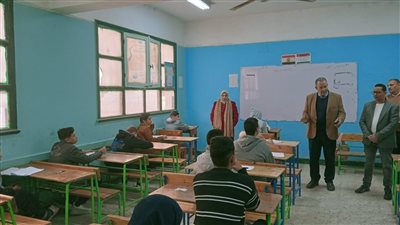 لليوم الثاني، وكيل التعليم بأسيوط يتفقد لجان امتحانات الشهادة الإعدادية 