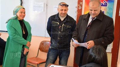 مدير تعليم بورسعيد يشيد بانتظام وهدوء لجان الشهادة الإعدادية (صور)