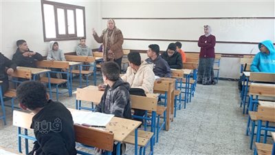 وكيل تعليم بني سويف تطمئن على جودة طباعة البوكليت بامتحانات الإعدادية